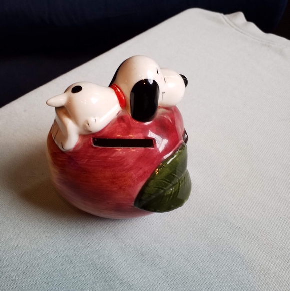 Vintage Snoopy on apple ceramic figure - Picture 5 of 7